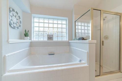 6868 Auckland Dr, Austin TX 78749-4139 exterior