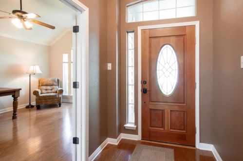 6404 Clairmont Dr, Austin TX 78749-3438 exterior