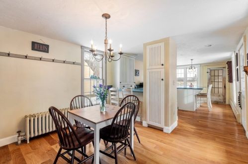 10 Singletary Ave, Sutton MA 01590-1842 exterior