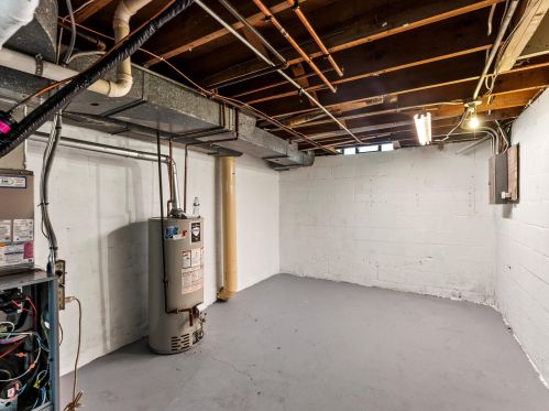 1216 Cherry Rd, Manitowoc WI 54220-1918 exterior