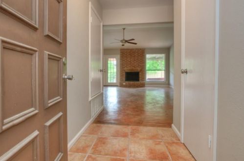 7816 Beauregard Cir, Austin TX  78745-6956 exterior