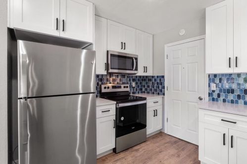 13313 Briar Hollow Dr, Austin TX  78729-2811 exterior