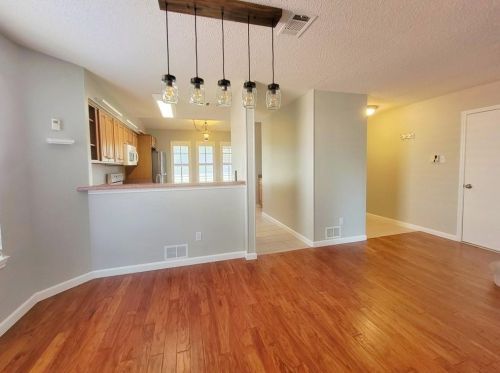 7428 Dallas Dr, Austin TX  78729-7770 exterior