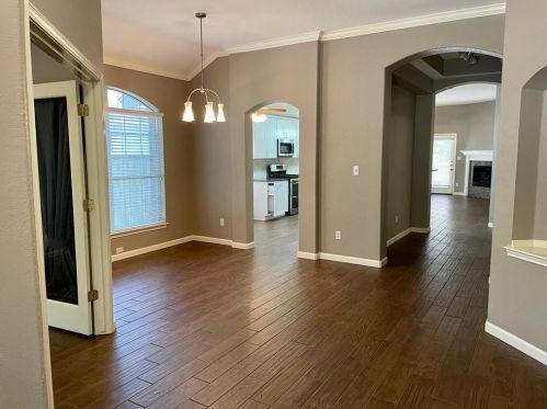 10225 Broomflower Dr, Austin TX  78739-1447 exterior