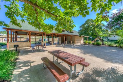 3921 Cyn Gln Cir, Austin TX 78732-2187 exterior