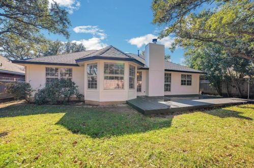 6868 Auckland Dr, Austin TX 78749-4139 exterior