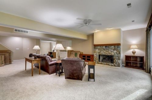 303 Parkview Ct, Chenequa WI exterior