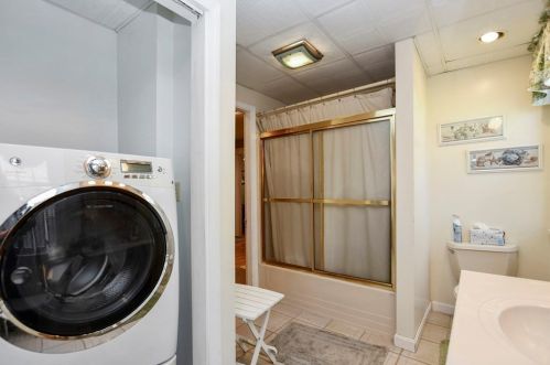 12 Woodford St, Worcester MA 01604-5423 exterior