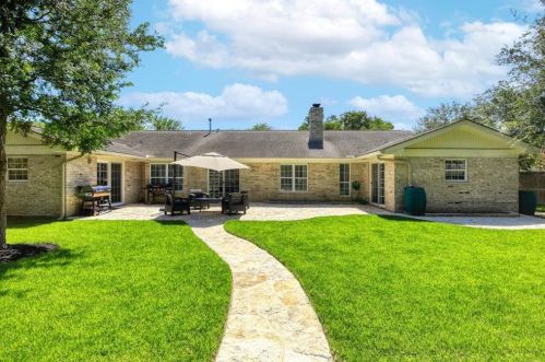 7105 Fence Line Dr, Austin TX 78749-2312 exterior