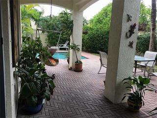 3175 211th St, Miami FL  33180-3685 exterior