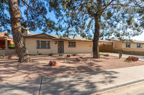 63 10th Dr, Mesa, AZ 85210-3610