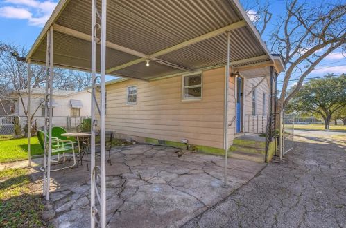 504 Denson Dr, Austin TX 78752-4016 exterior