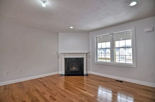 77 Ariel Cir, Sutton MA 01590-4825 exterior