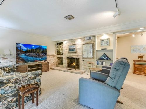 2209 Bowman Ave, Austin TX 78703-2309 exterior