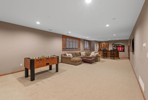 1704 Cedar Bnd, Chenequa WI 53029-8665 exterior