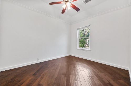 5016 Calhoun Cyn Loop, Austin TX 78735-6450 exterior