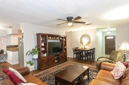 9806 Cottle Dr, Austin TX 78753-4305 exterior