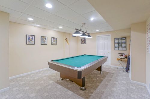 677 Greenway Ter, Chenequa WI 53029-1169 exterior