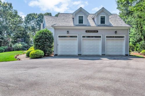 11 Teal Cir, Mashpee MA 02649-3676 exterior