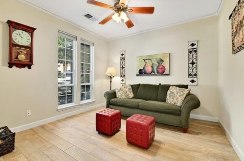 7036 Auckland Dr, Austin TX 78749-4139 exterior