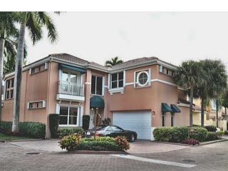 3734 208th St, Miami, FL 33180-3859