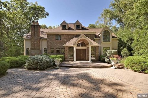 9 Union Ave, Upper Saddle River, NJ 07458-2406