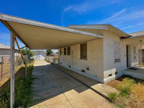 724 30th St, Bakersfield, CA 93301-2520