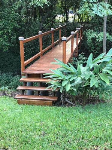 1403 Crestwood Rd, Austin TX 78722-1114 exterior