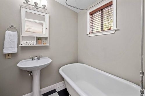 1901 David St, Austin TX 78705-4666 exterior