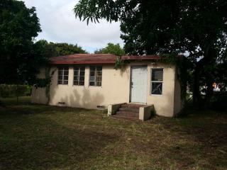 3083 63rd St, Miami, FL 33147-7639