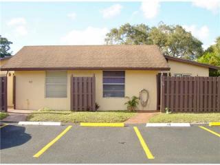 102 Essex Rd, Hollywood, FL 33024-1329