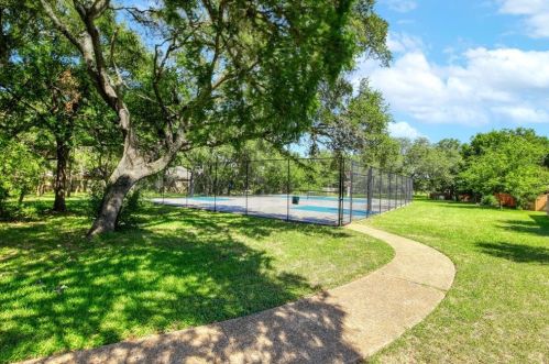 7105 Fence Line Dr, Austin TX 78749-2312 exterior