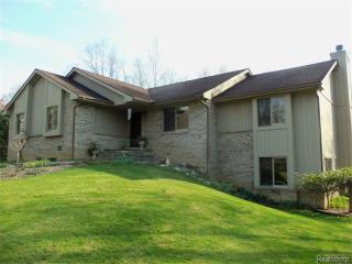 4095 Arlen Dr, Hartland, MI 48353-1201