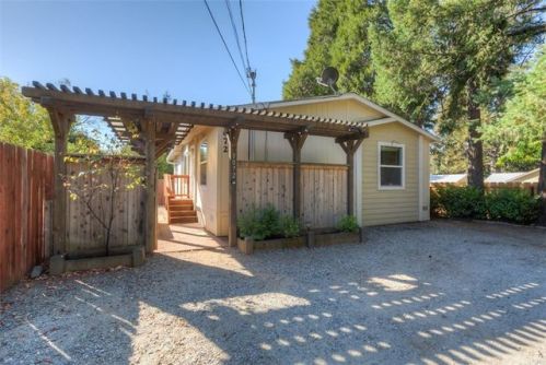 1072 Elliott Rd, Paradise, CA 95969-4037