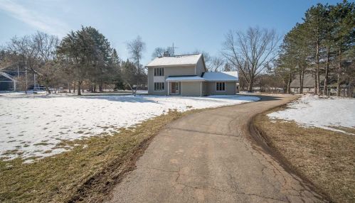 1850 Journeys Dr, Chenequa WI  53029-9367 exterior