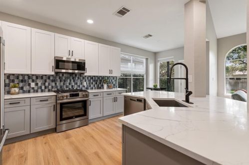 10209 Broomflower Dr, Austin TX 78739-1448 exterior