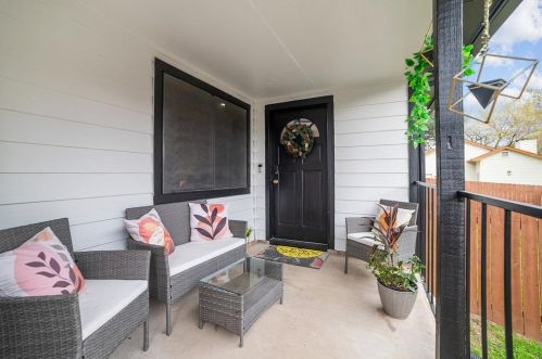 5400 Alexis Cv, Austin TX  78741-3201 exterior