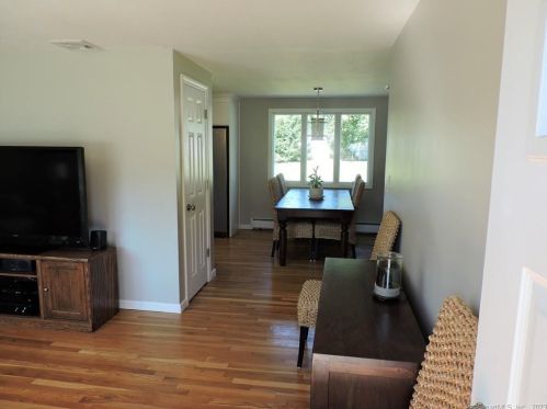 303 Hilton Dr, Wapping CT 06074-3418 exterior