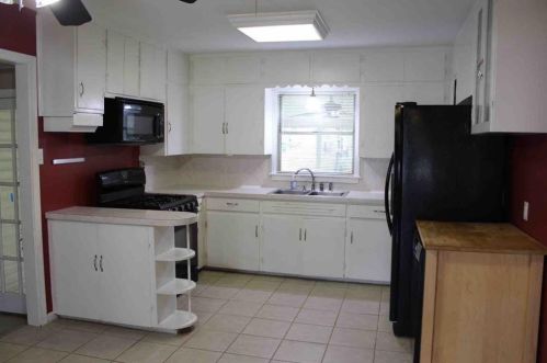 1408 Dwyce Dr, Austin TX  78757-2516 exterior