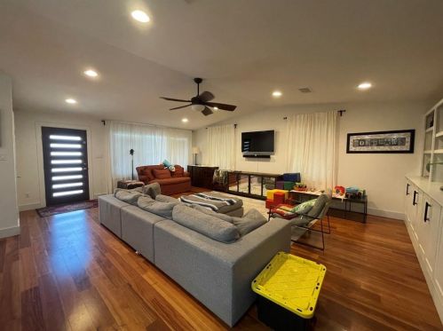 1200 Dwyce Dr, Austin TX  78757-2606 exterior