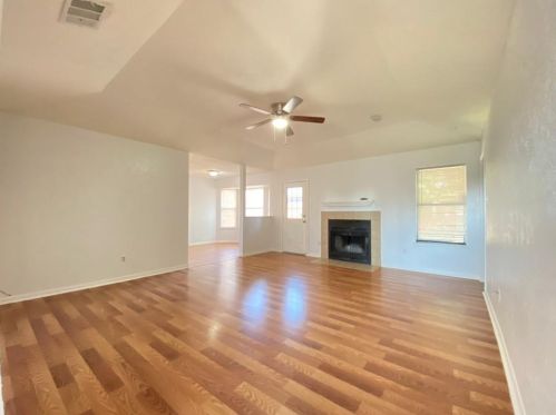 7004 Dubuque Ln, Austin TX  78723-2325 exterior