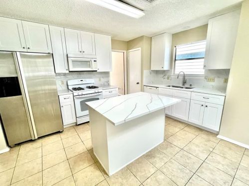 12610 Dringenberg Dr, Austin TX  78729-7784 exterior