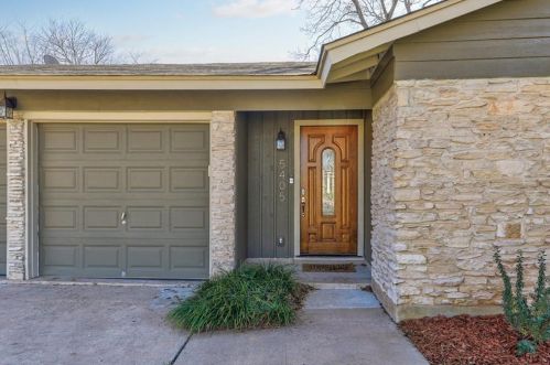 5405 Claymoor Dr, Austin TX  78723-4806 exterior