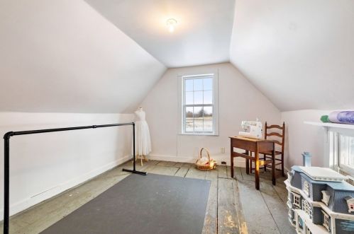 10 Singletary Ave, Sutton MA 01590-1842 exterior