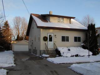 820 Grove St, Oshkosh WI  54901-4045 exterior