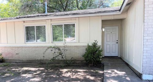 2525 Dovemeadow Dr, Austin TX  78744-4319 exterior