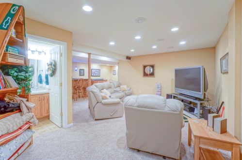 677 Greenway Ter, Chenequa WI 53029-1169 exterior