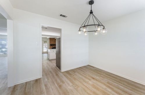 4103 Deepwoods Dr, Austin TX  78731-2028 exterior