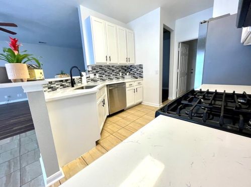 3914 Canyon Glen Cir, Austin TX  78732-2180 exterior