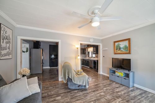 314 Kettle Moraine Dr, Slinger WI 53086-9507 exterior